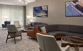 Courtyard By Marriott Hamilton